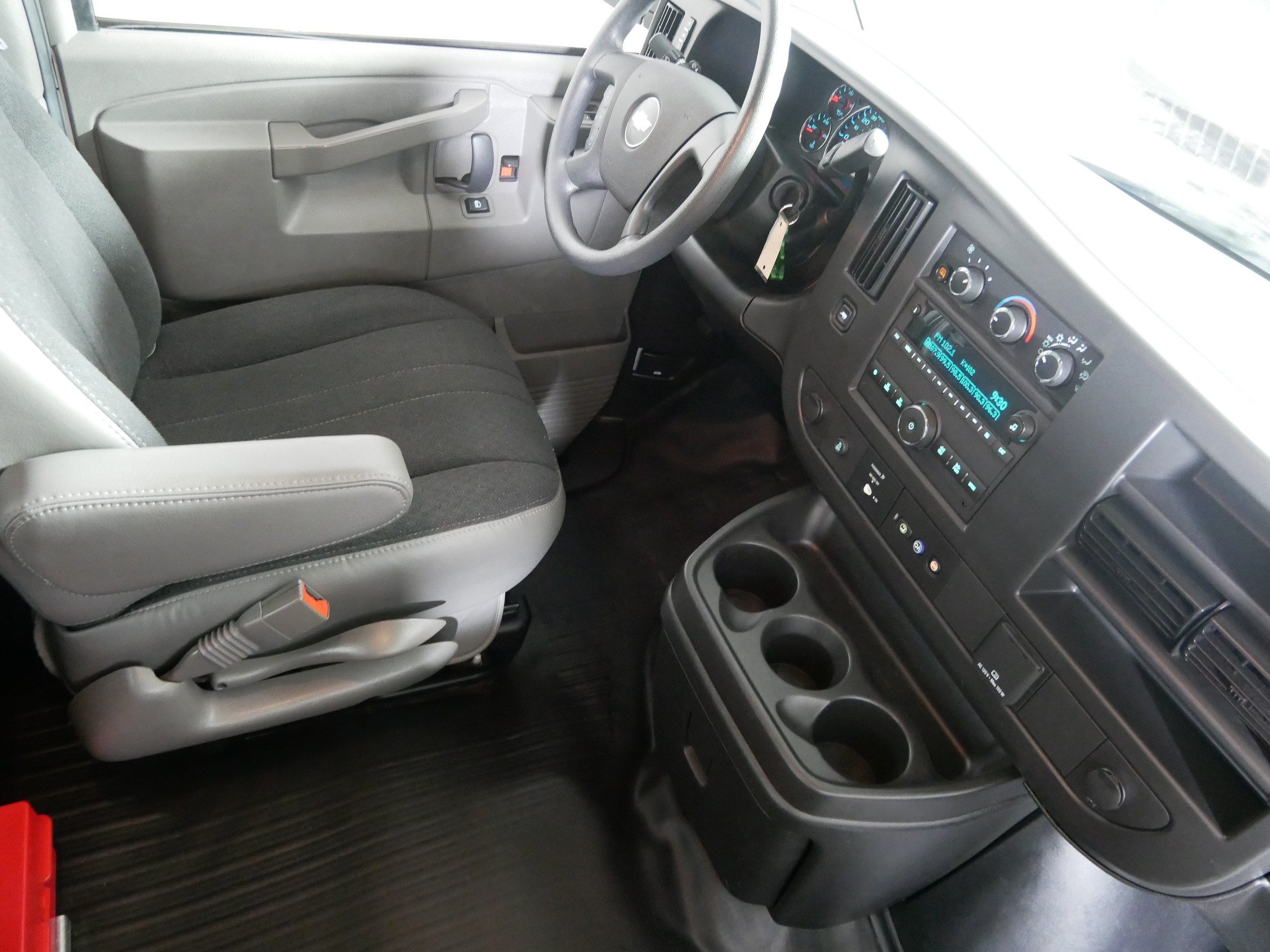 Used 2025 Chevrolet Express 2500 w/ Driver Convenience Package RWD image 9