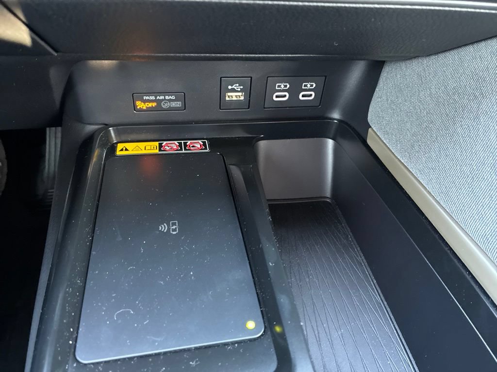 Used 2025 Toyota Camry LE FWD image 31