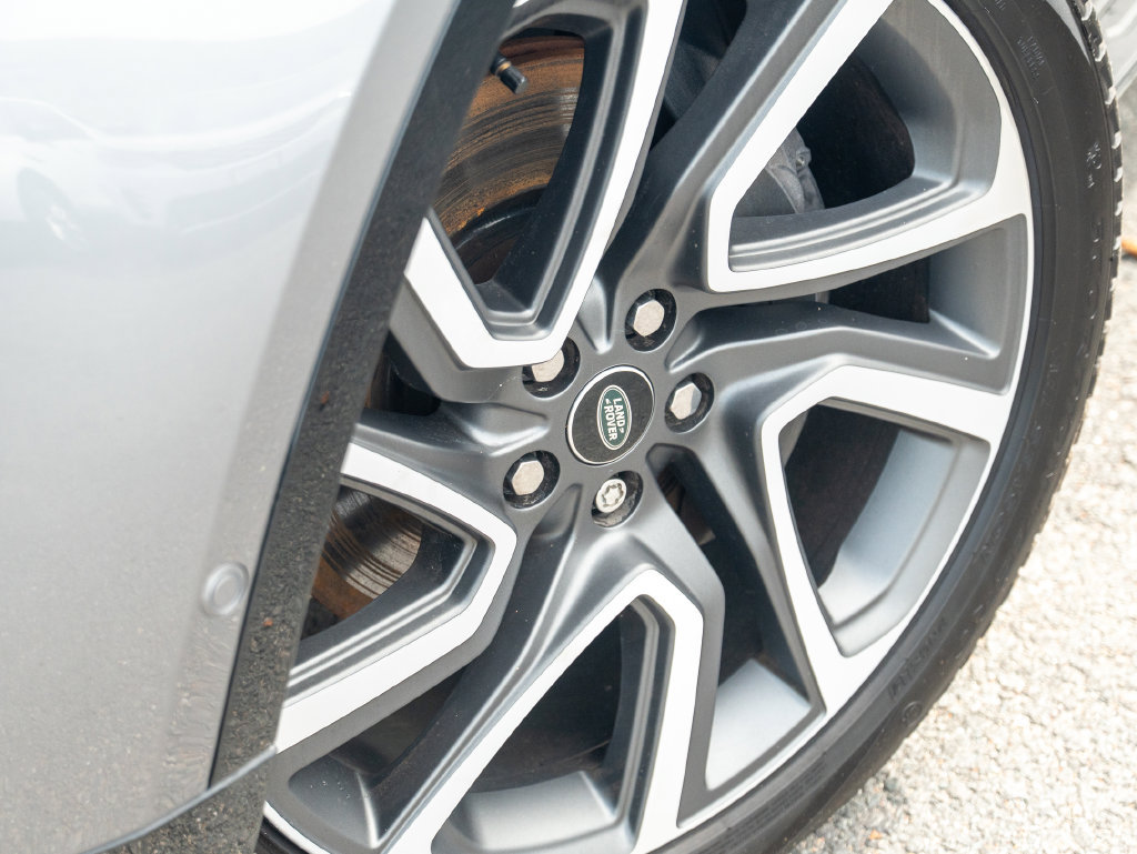 Used 2024 Land Rover Discovery Dynamic SE AWD/4WD image 11