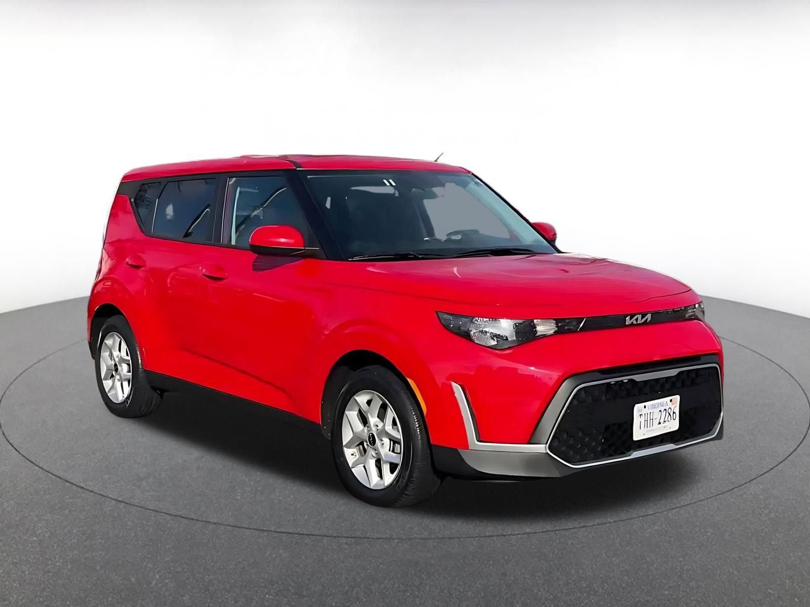 Used 2025 Kia Soul LX w/ LX Technology Package image 3