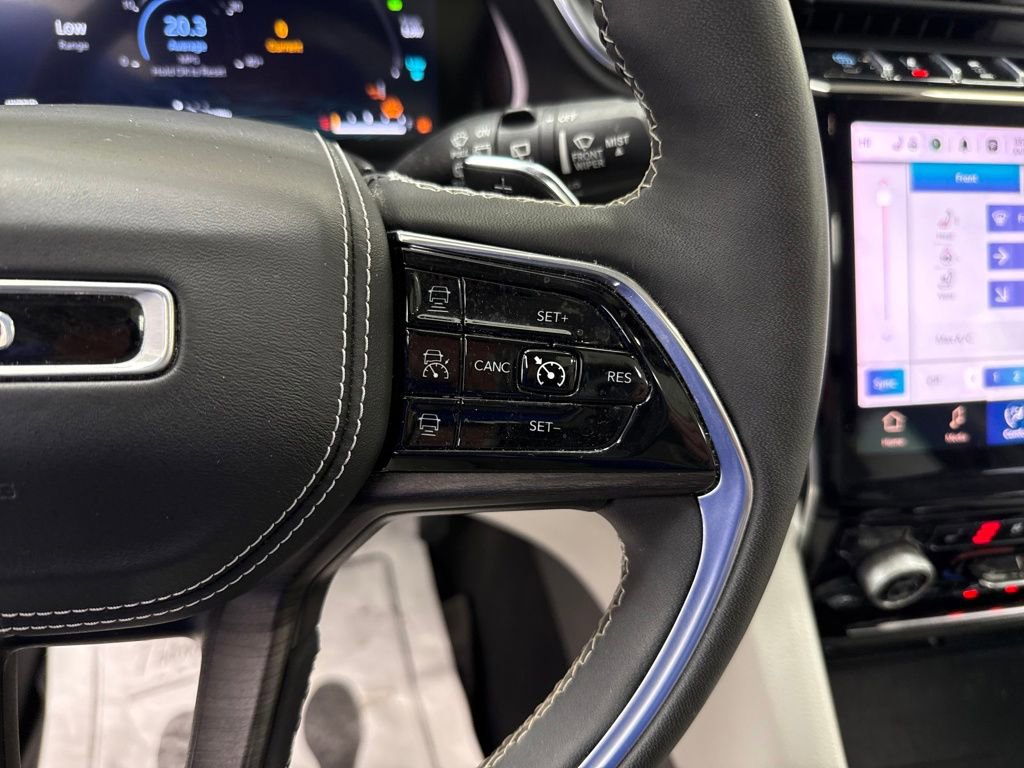 Used 2022 Jeep Grand Cherokee Overland w/ Luxury Tech Group IV image 26