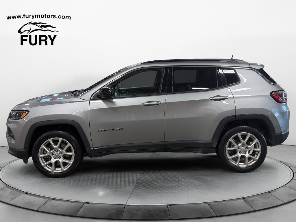 Used 2023 Jeep Compass Latitude AWD/4WD image 7