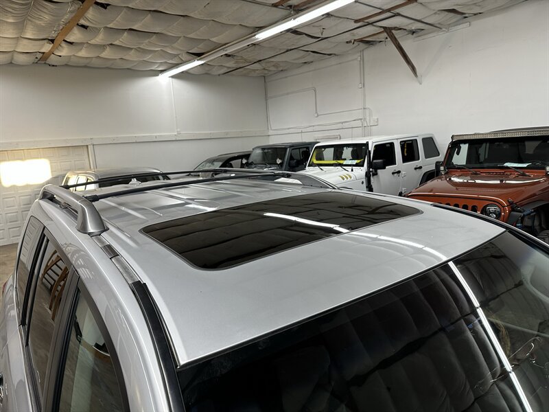 Used 2011 Lexus LX 570 4WD w/ Luxury Pkg image 8