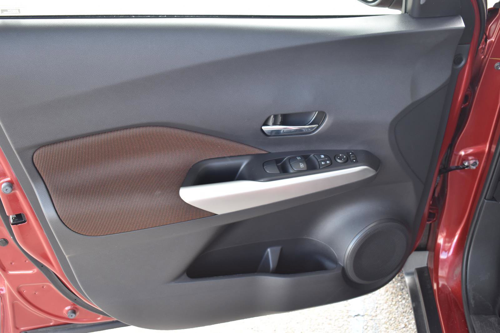 Used 2020 Nissan Kicks SR image 24