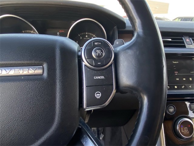 Used 2017 Land Rover Discovery HSE image 9