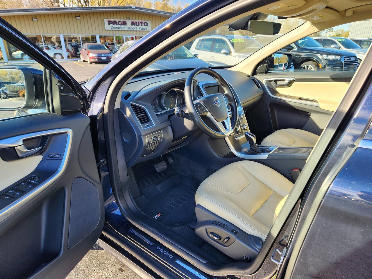 Used 2016 Volvo XC60 T5 Premier w/ Proximity Package image 8