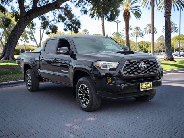 Used 2021 Toyota Tacoma TRD Sport w/ Technology Package AWD/4WD image 4