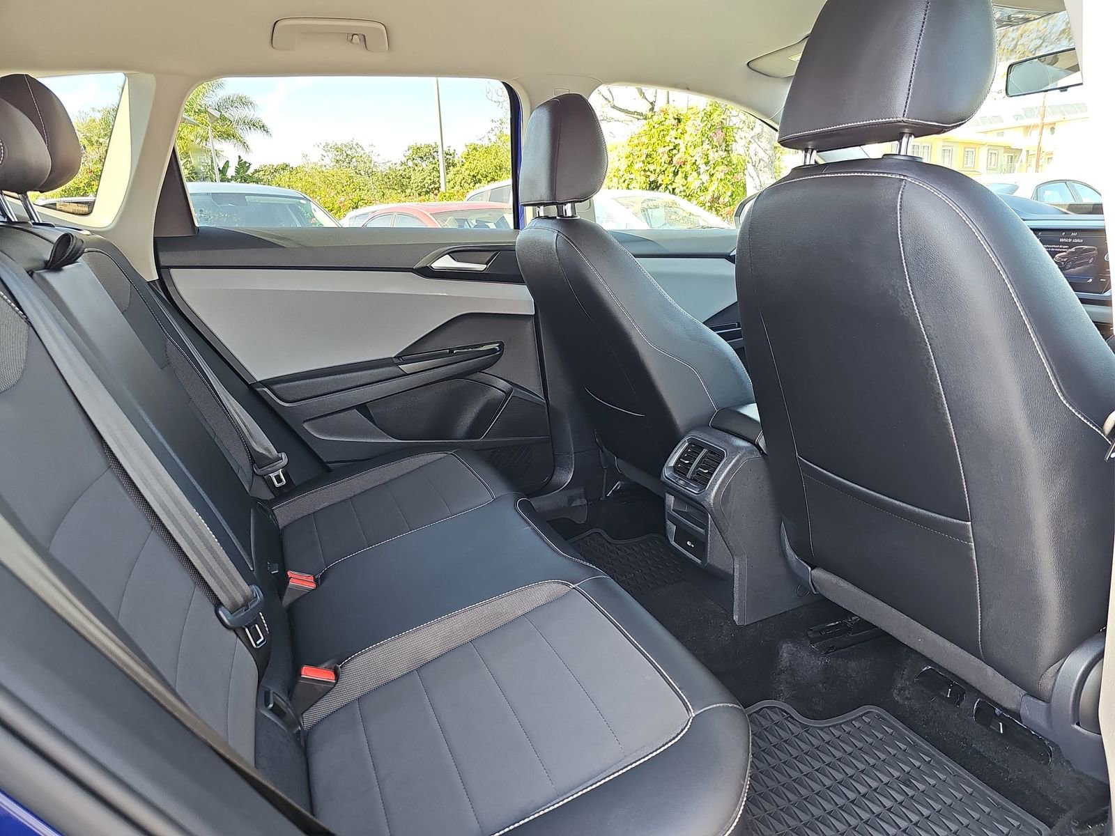 Used 2022 Volkswagen Taos SE image 11