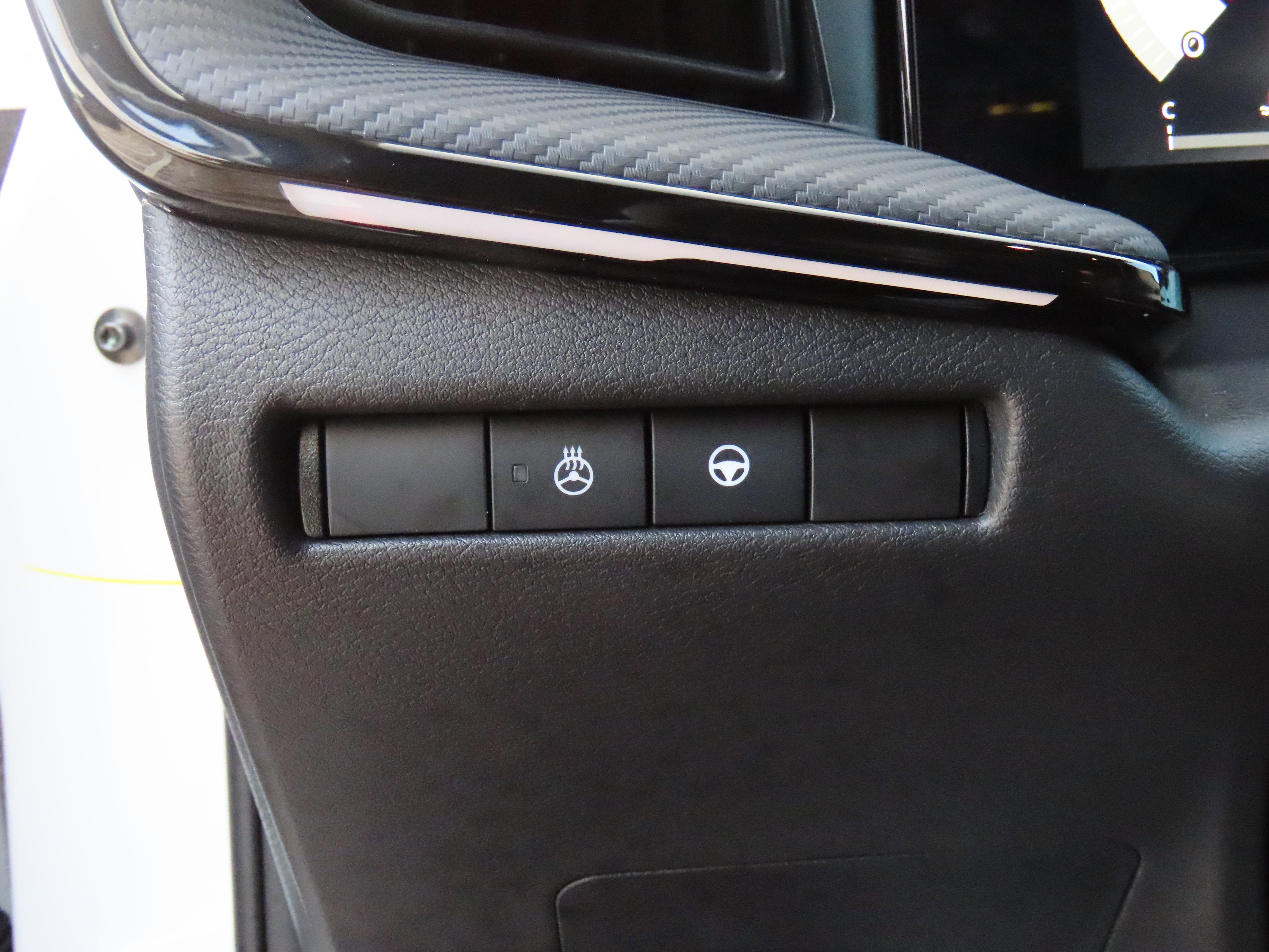 Used 2025 Nissan Kicks SR w/ SR Premium Package image 33