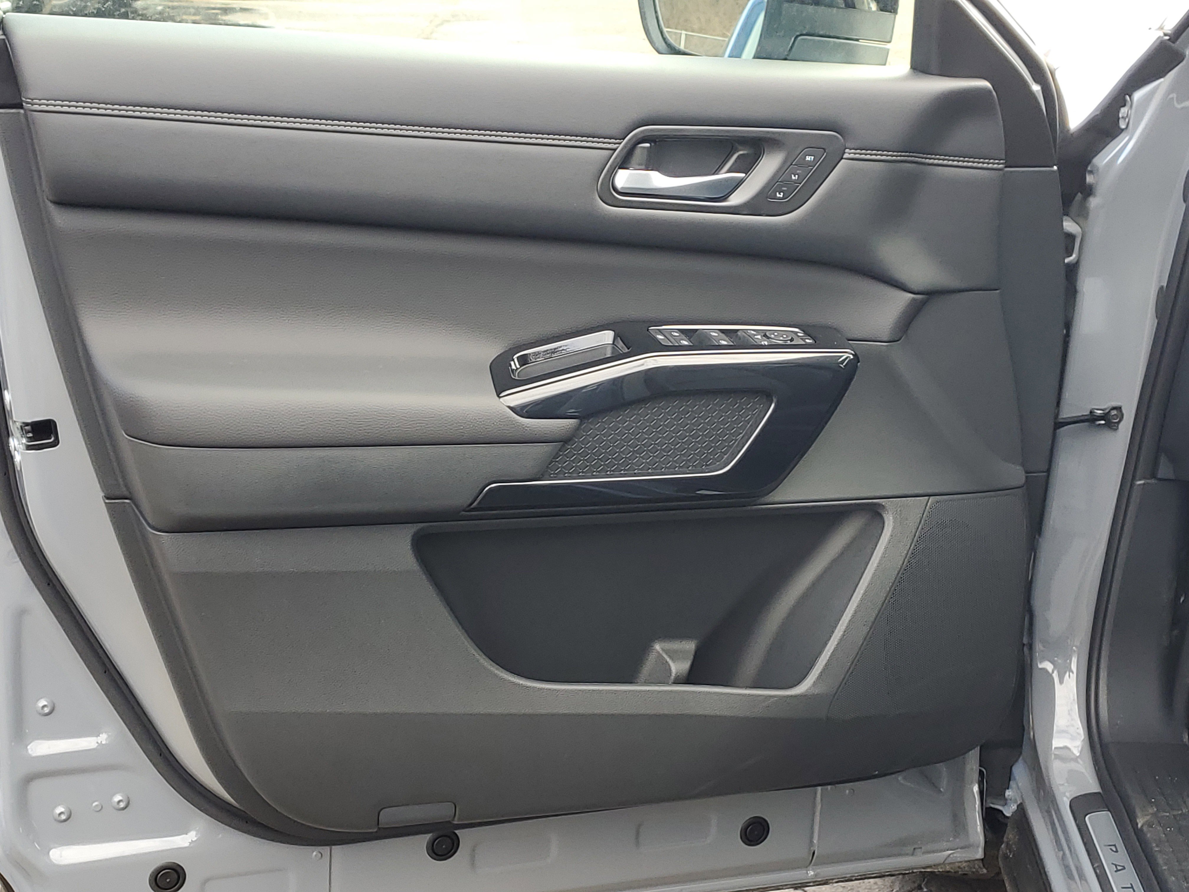 New 2026 Nissan Pathfinder Platinum image 23