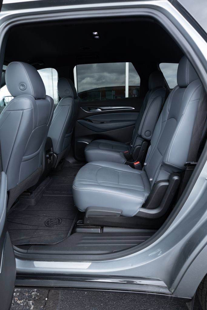 Used 2023 Buick Enclave Essence w/ Sport Touring Edition FWD image 8