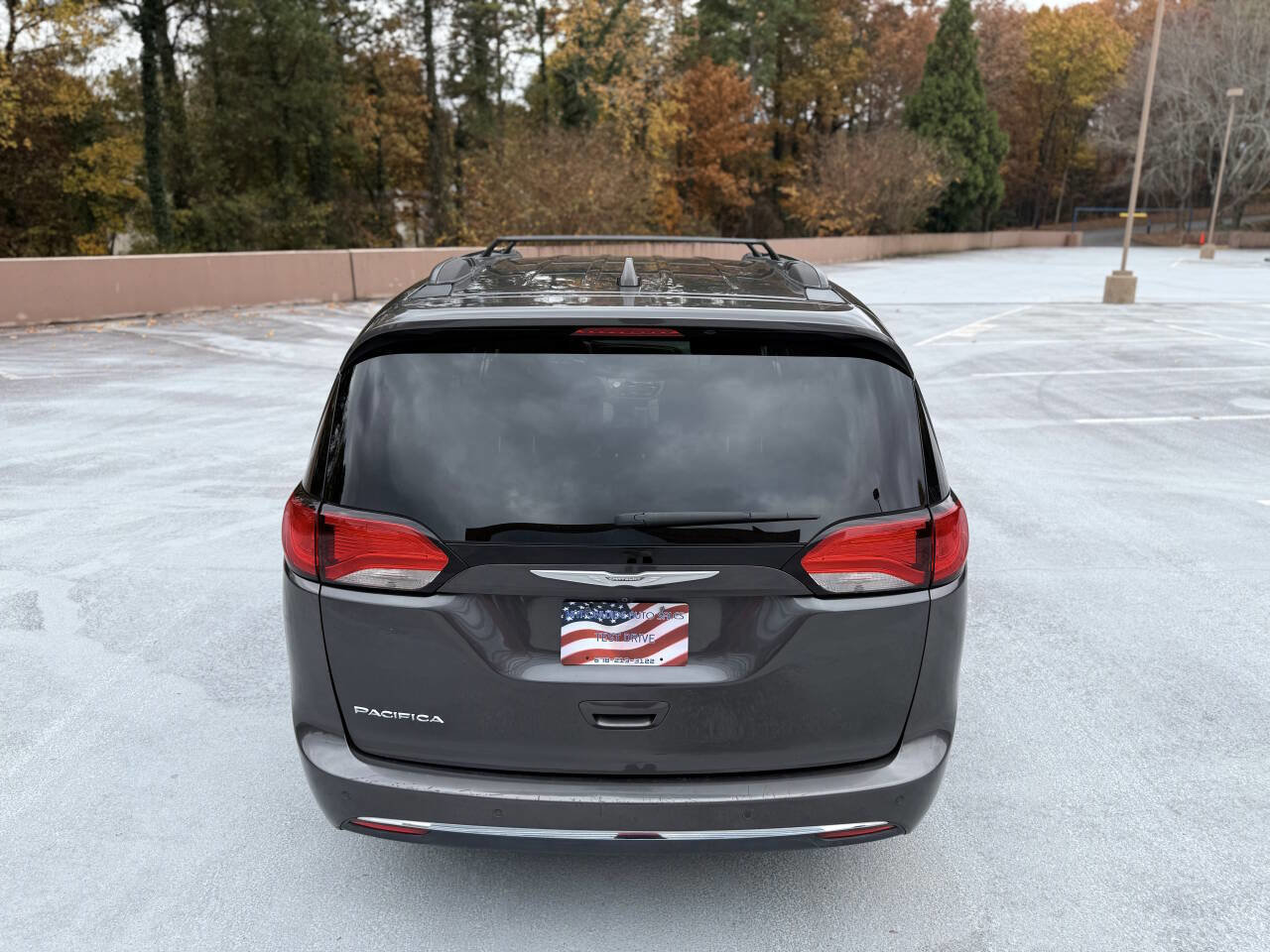 Used 2017 Chrysler Pacifica Touring-L image 13