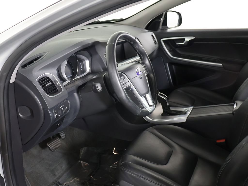 Used 2018 Volvo V60 T5 Cross Country w/ Convenience Package image 24