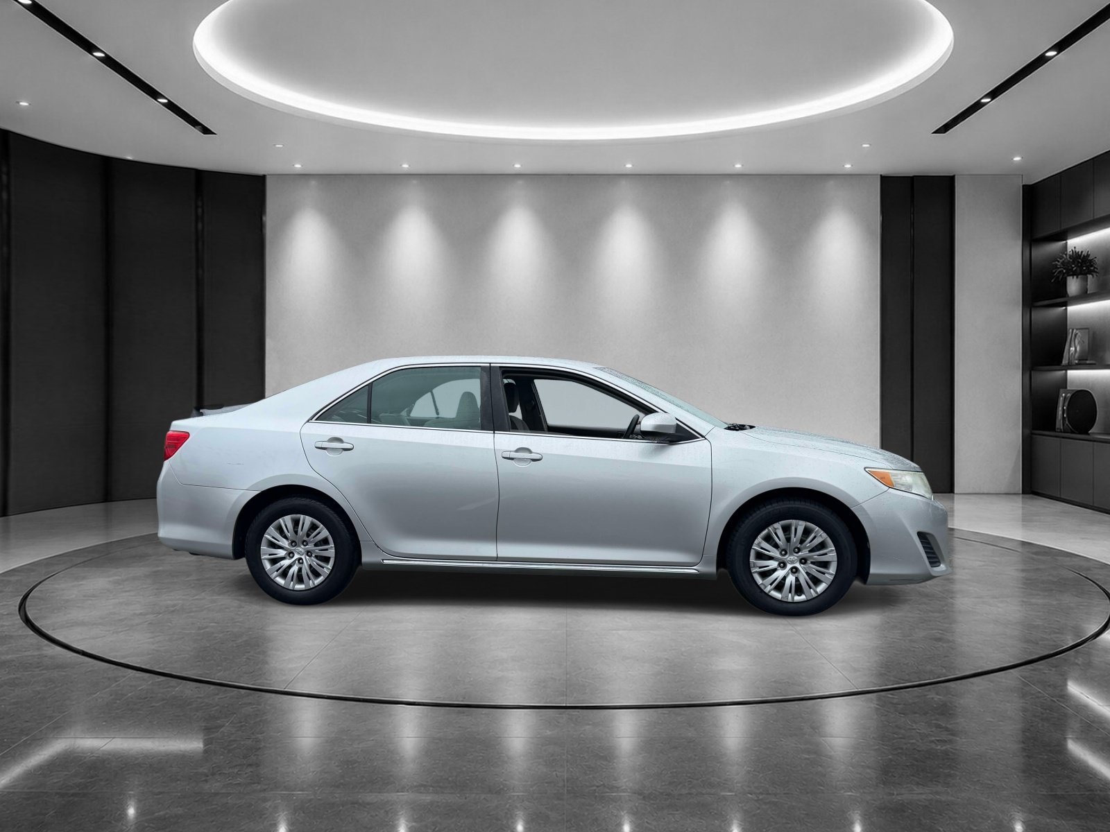 Used 2014 Toyota Camry LE FWD image 5