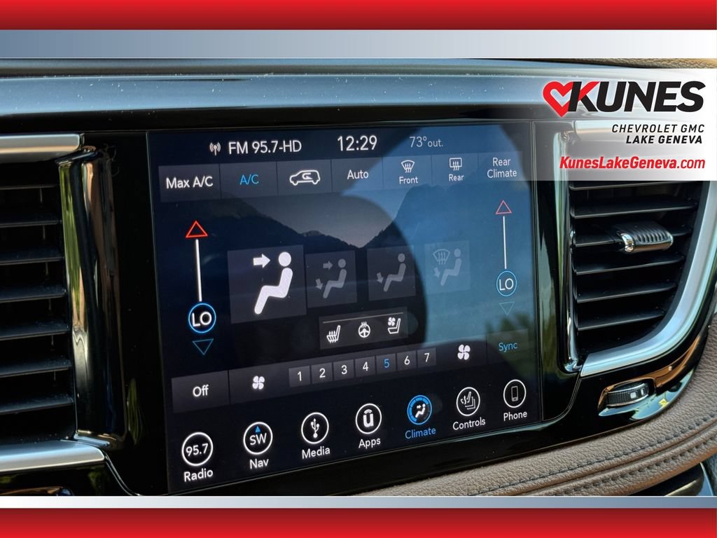 Used 2018 Chrysler Pacifica Limited w/ Advanced Safetytec Group FWD image 27