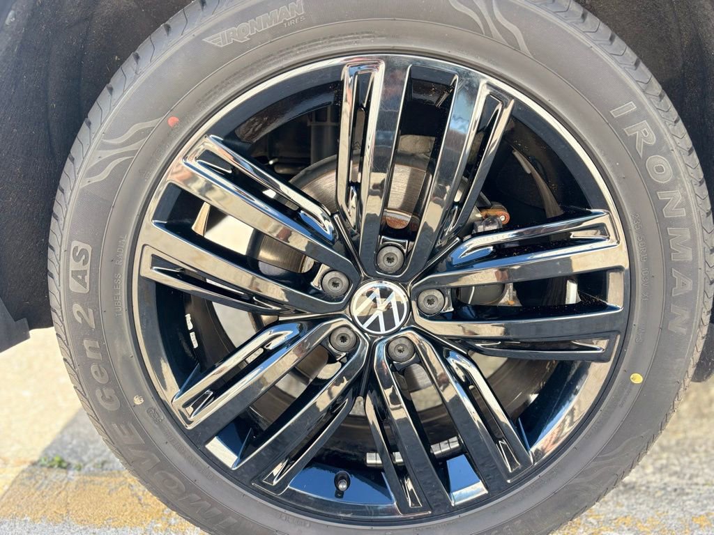 Used 2022 Volkswagen Tiguan SE R-Line image 32