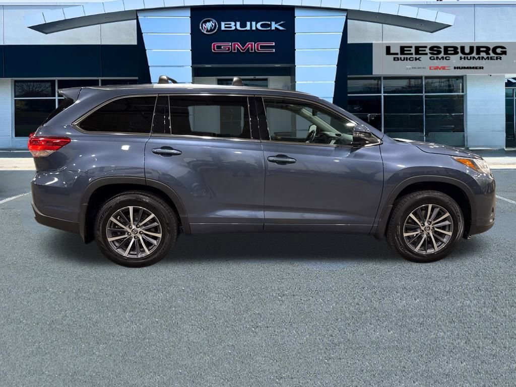 Used 2017 Toyota Highlander XLE image 8