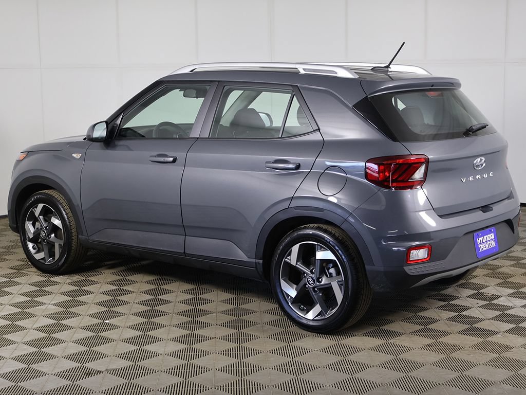 Certified 2026 Hyundai Venue SEL FWD image 8