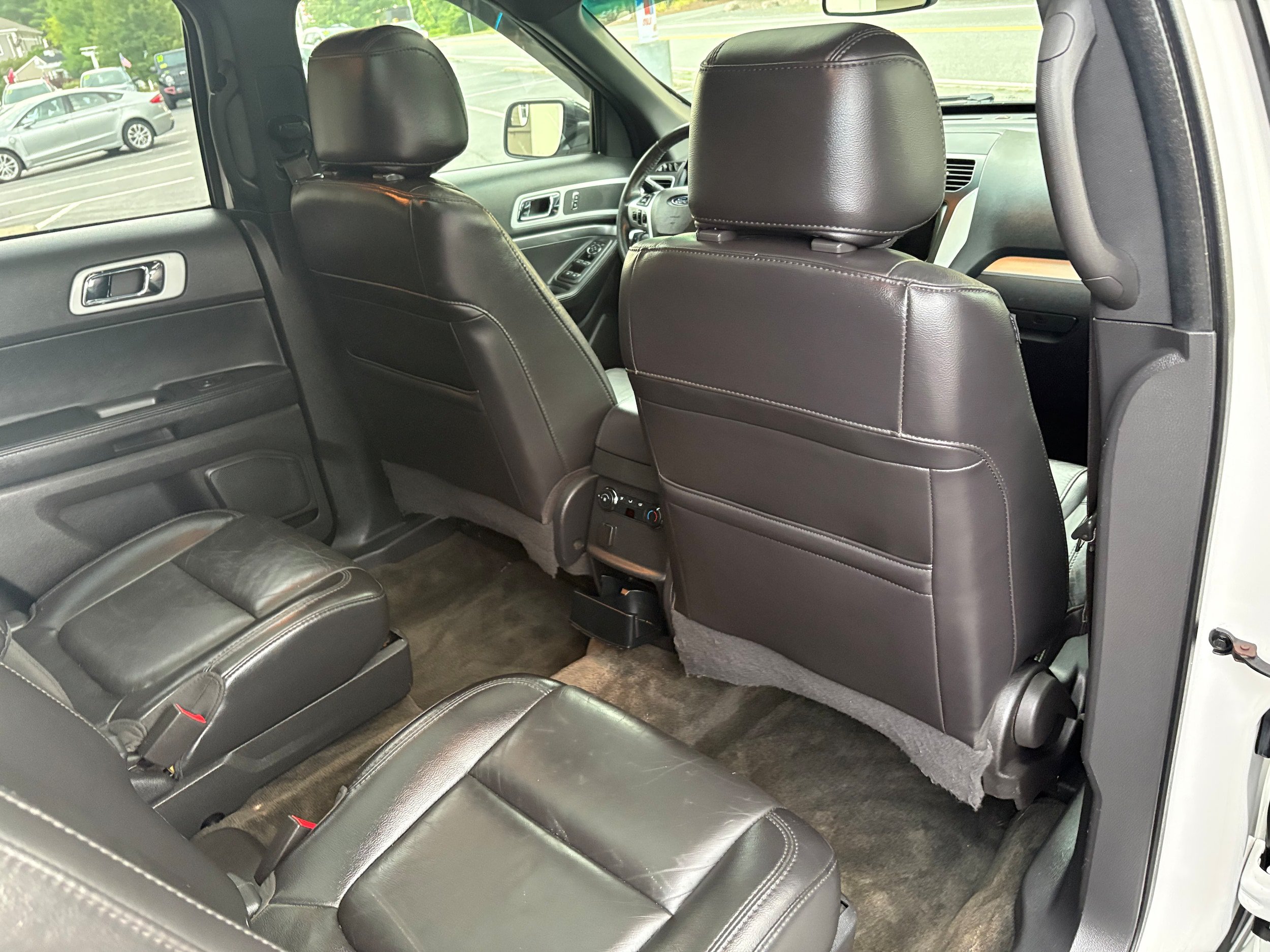 Used 2014 Ford Explorer XLT w/ Equipment Group 202A AWD/4WD image 24
