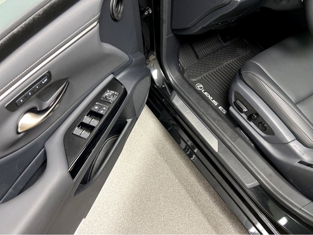 New 2025 Lexus ES 350 w/ Premium Package image 8