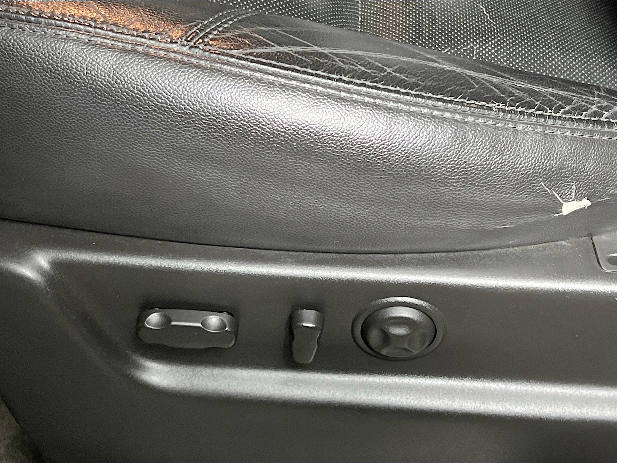 Used 2012 Chevrolet Avalanche LTZ image 14