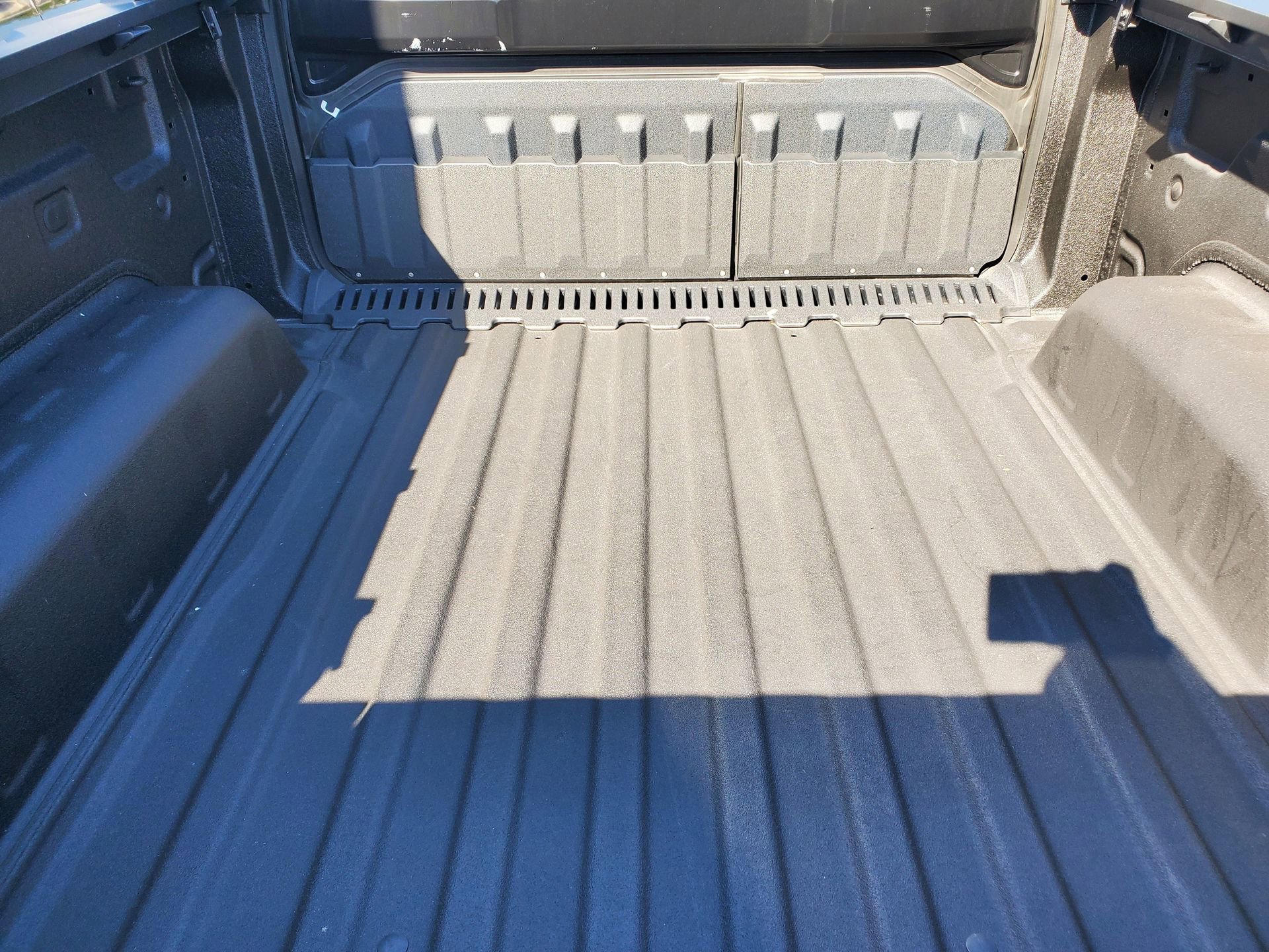 Used 2024 GMC Sierra EV Denali image 8