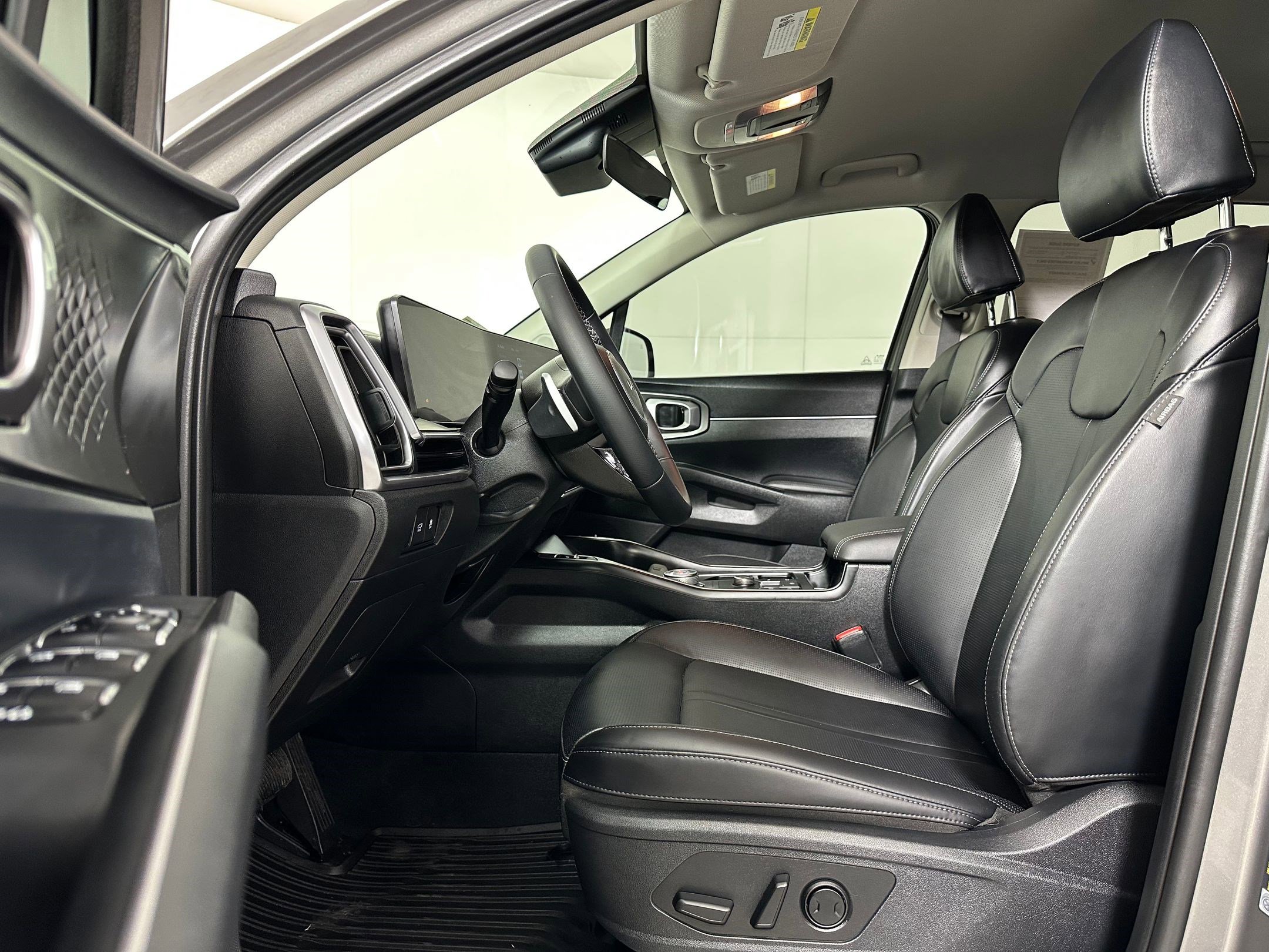 Used 2025 Kia Sorento EX image 4