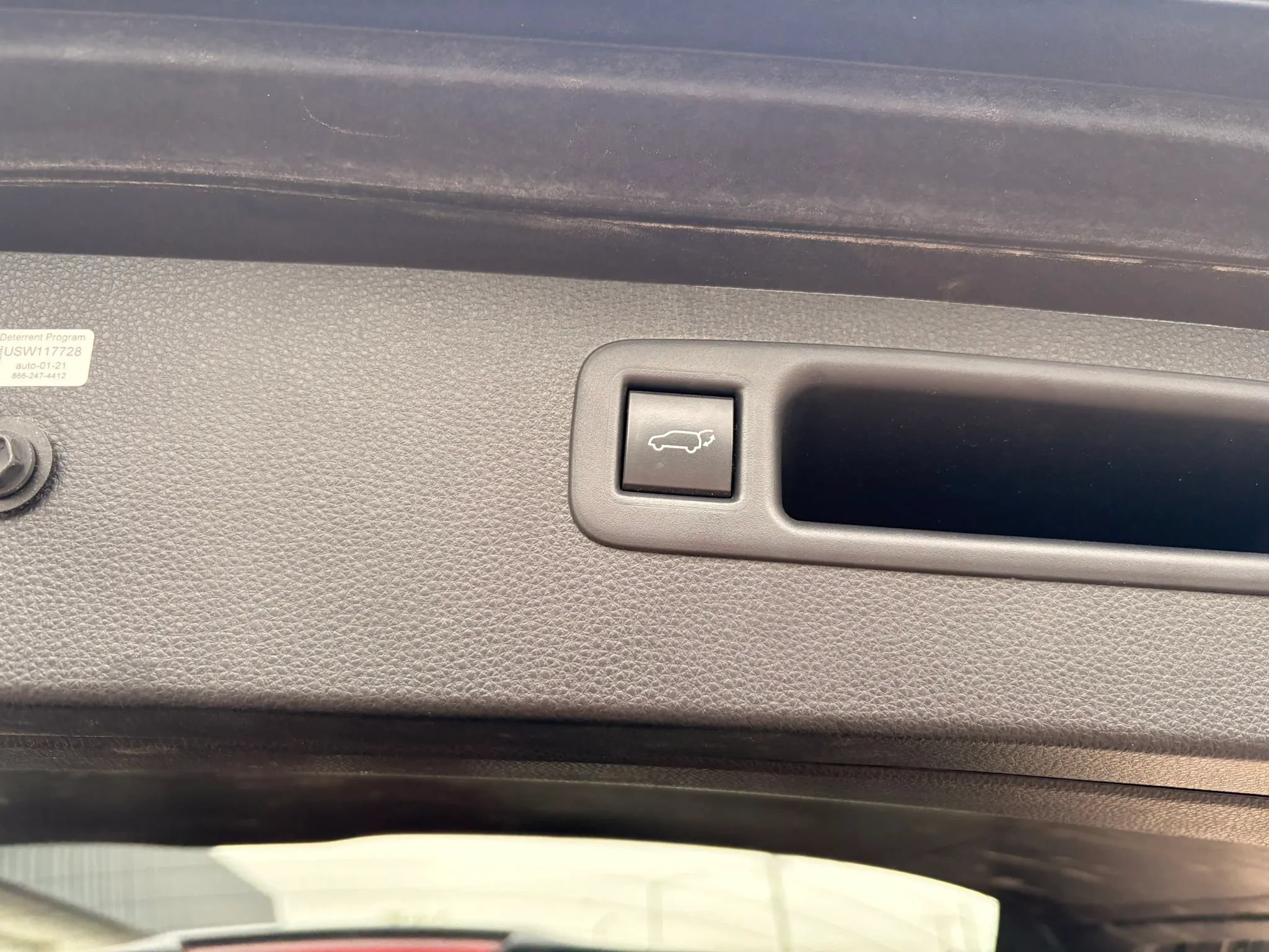 Used 2021 Toyota Highlander XLE AWD/4WD image 9