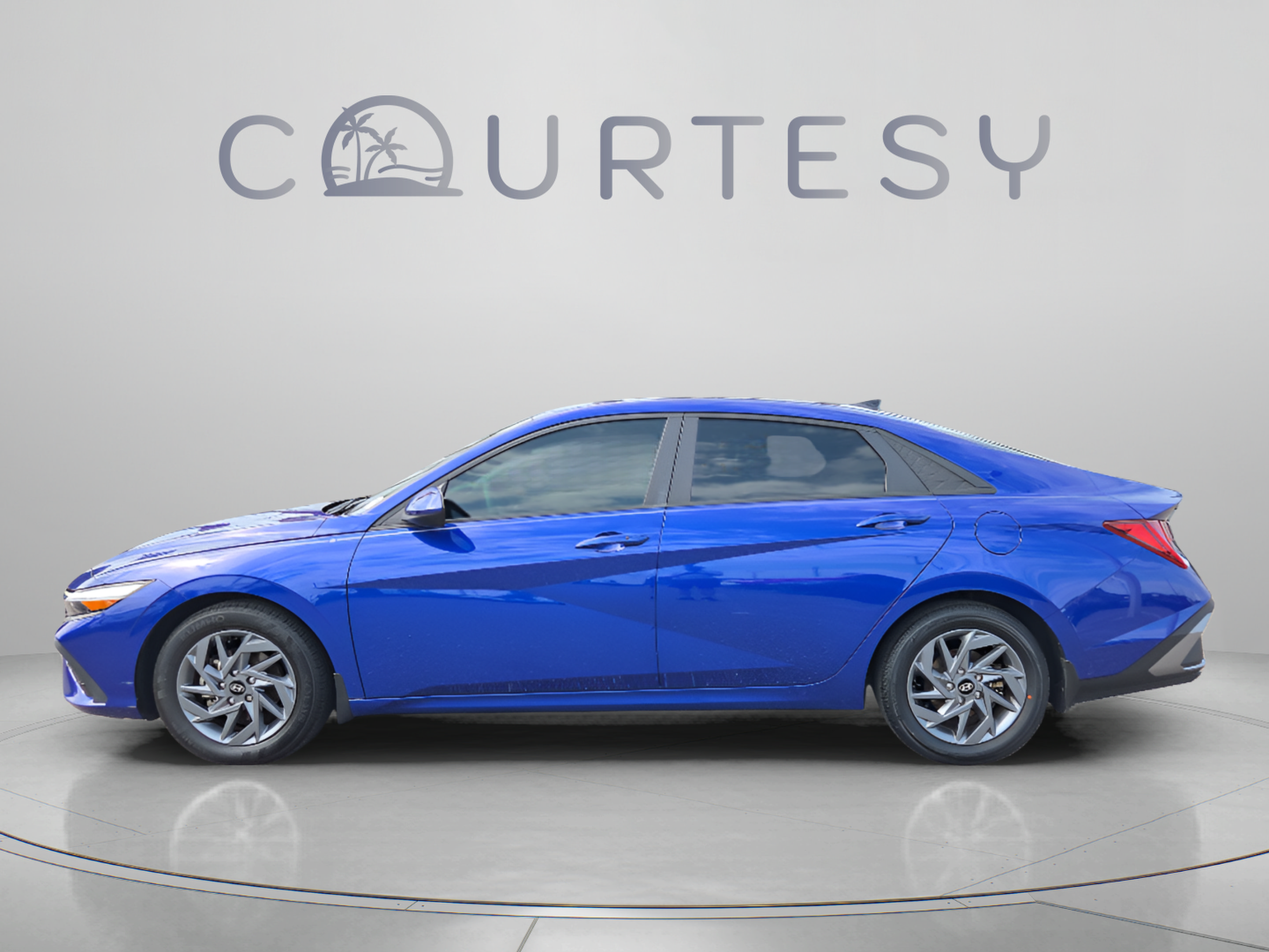 Used 2024 Hyundai Elantra Blue FWD image 2
