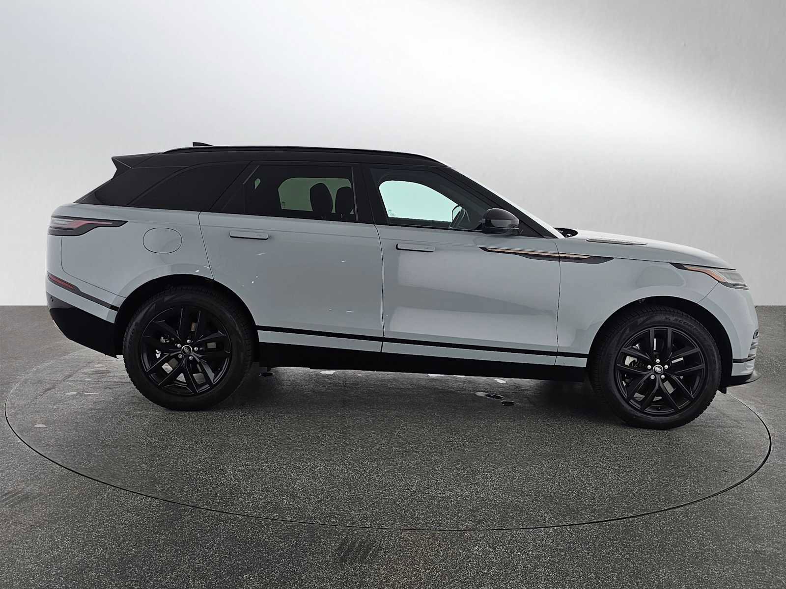 Used 2025 Land Rover Range Rover Velar Dynamic SE image 6