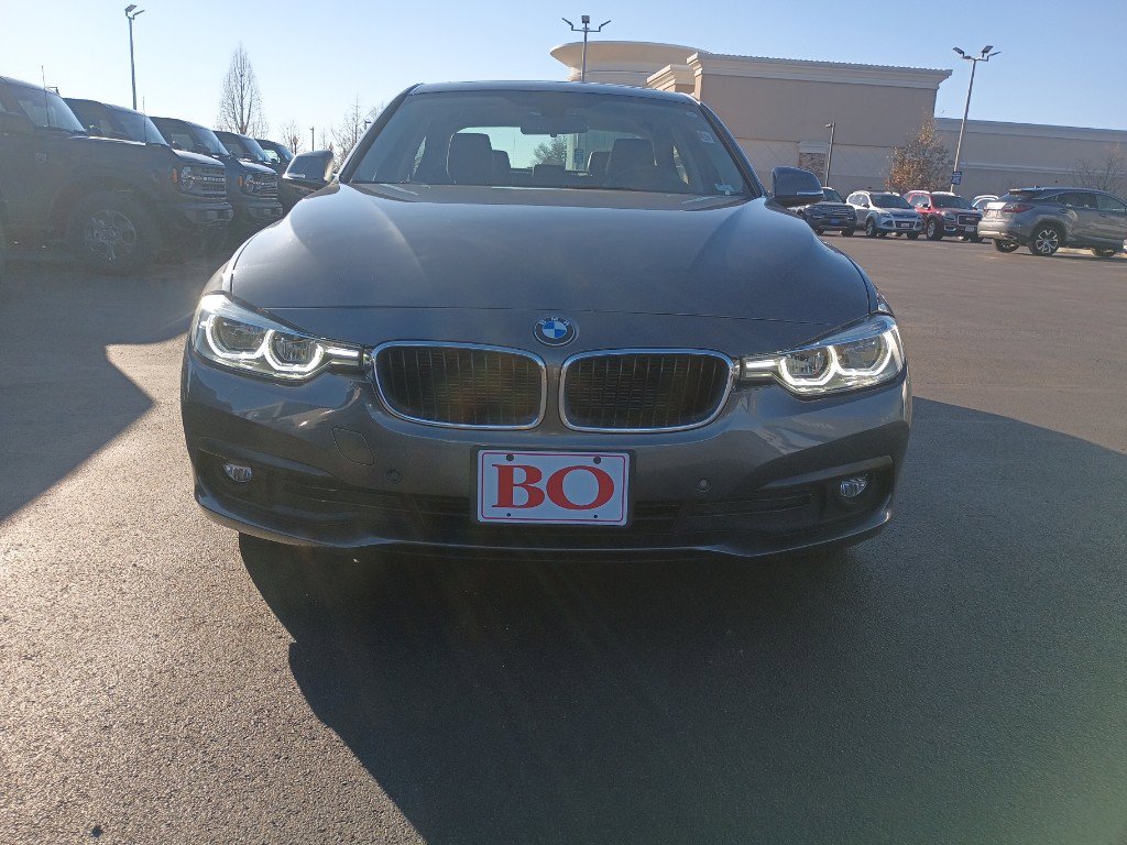 Used 2018 BMW 320i xDrive Sedan image 2