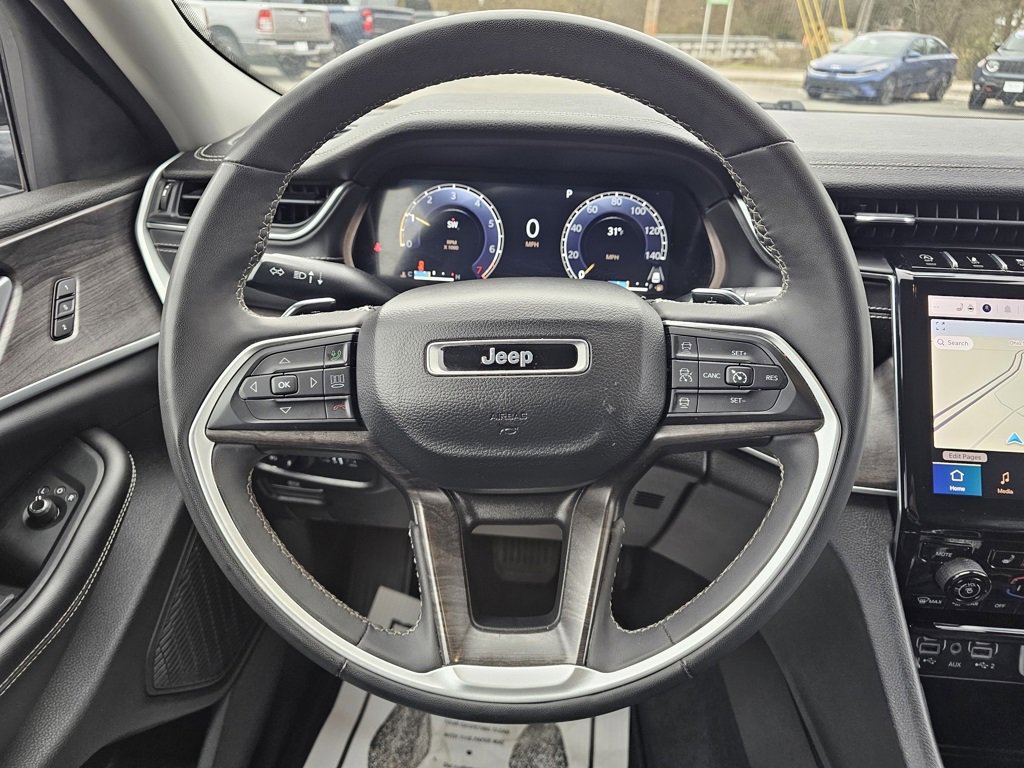 Used 2024 Jeep Grand Cherokee Limited image 2