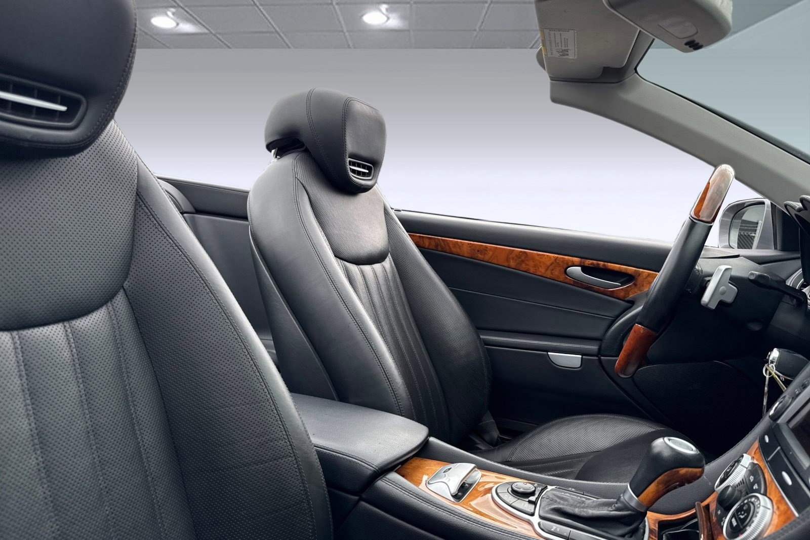 Used 2012 Mercedes-Benz SL 550 image 31