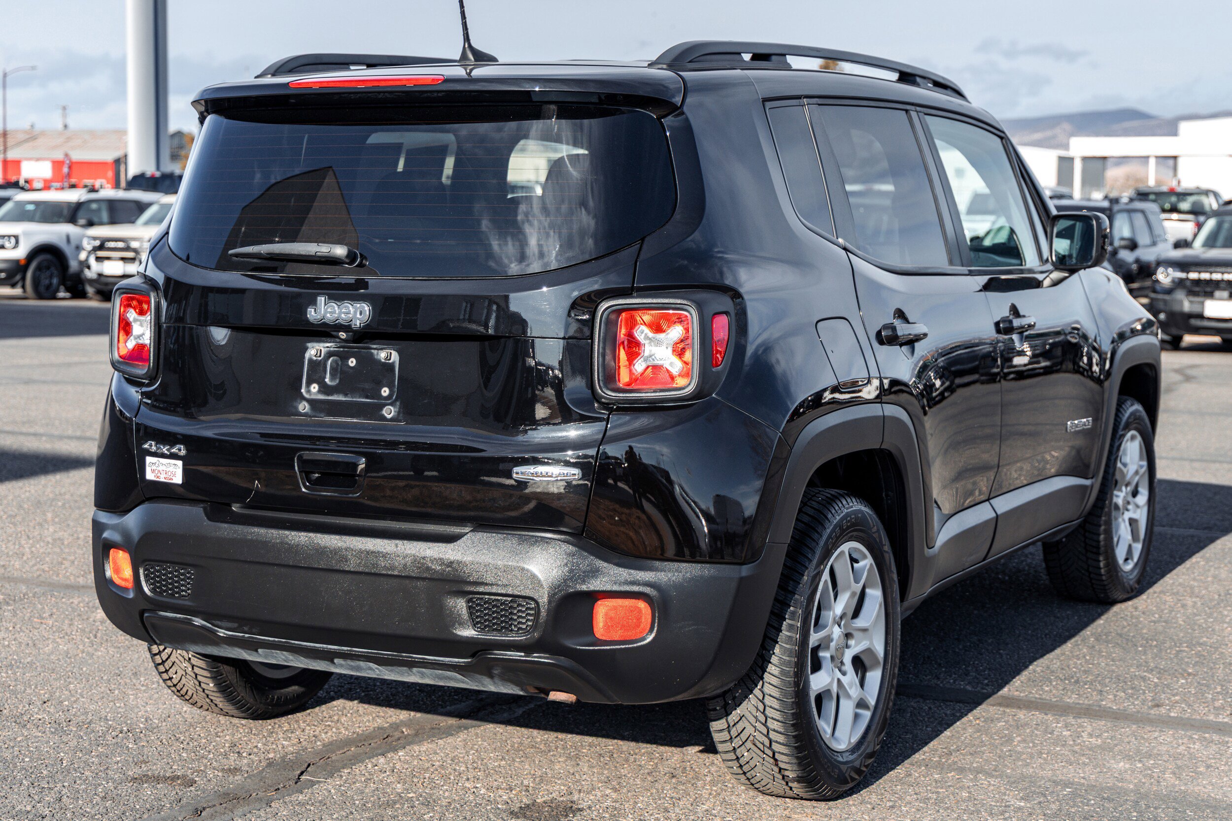 Used 2018 Jeep Renegade Latitude w/ Cold Weather Group image 4