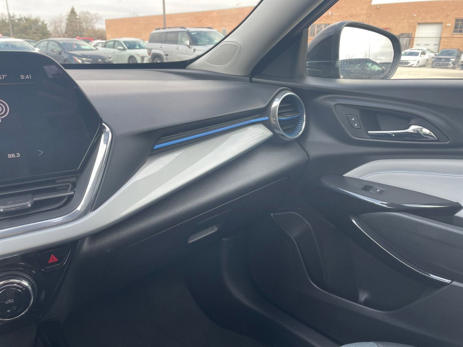 Used 2025 Chevrolet Trax LT w/ LT Convenience Package image 34