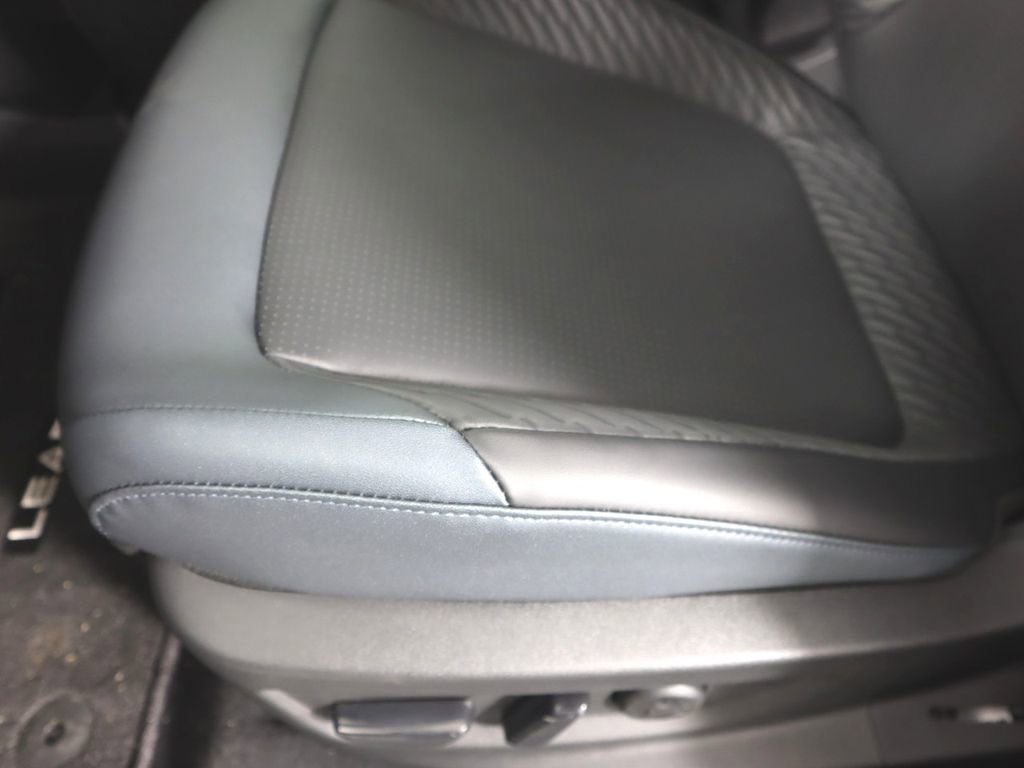 New 2026 Nissan Leaf Platinum+ w/ Floor Mat Package (Platinum+) FWD image 20