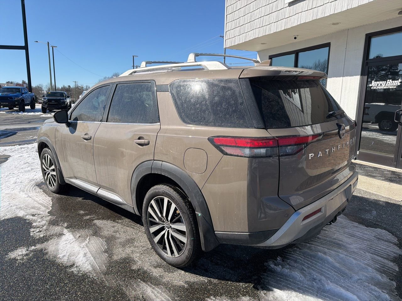 Used 2024 Nissan Pathfinder Platinum w/ Cargo Package image 6