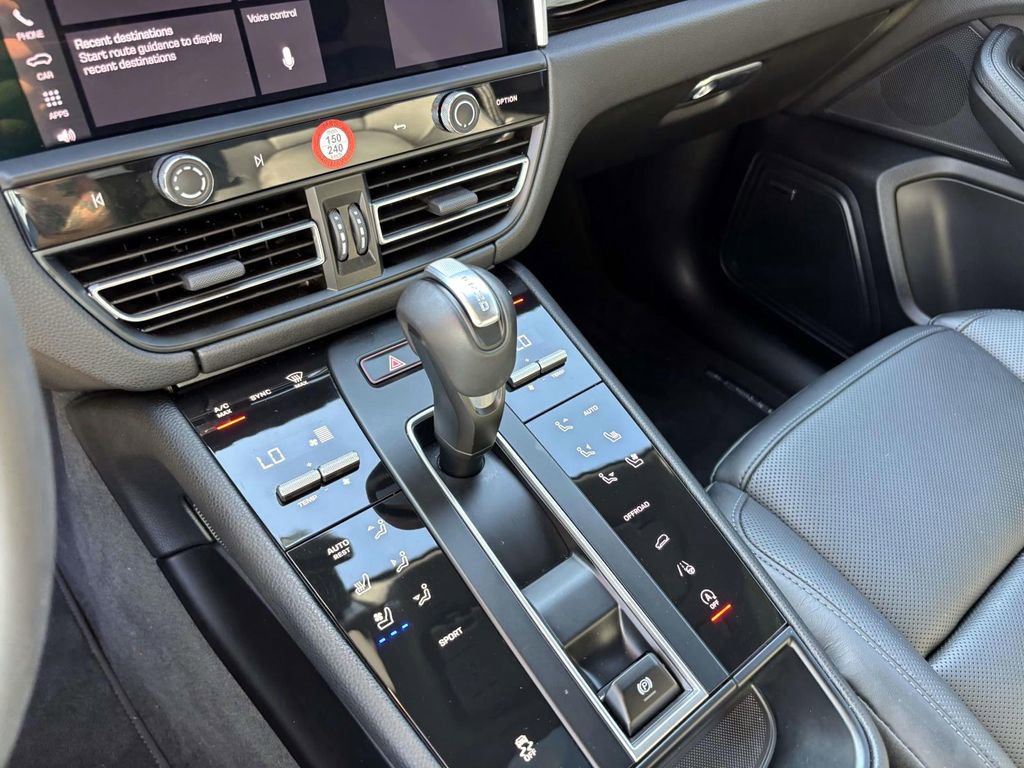 Certified 2025 Porsche Macan image 32
