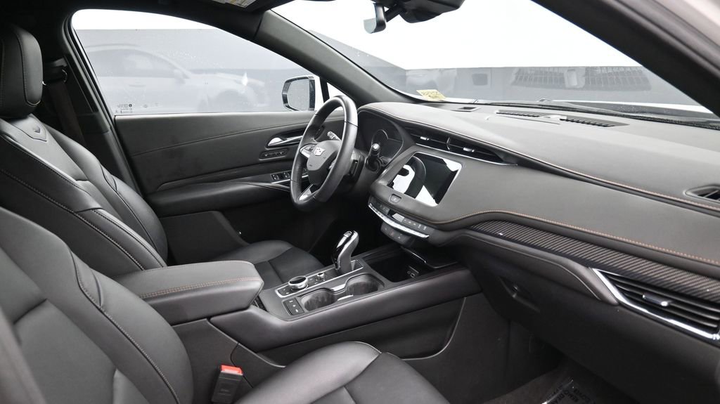 Used 2023 Cadillac XT4 Sport FWD image 2