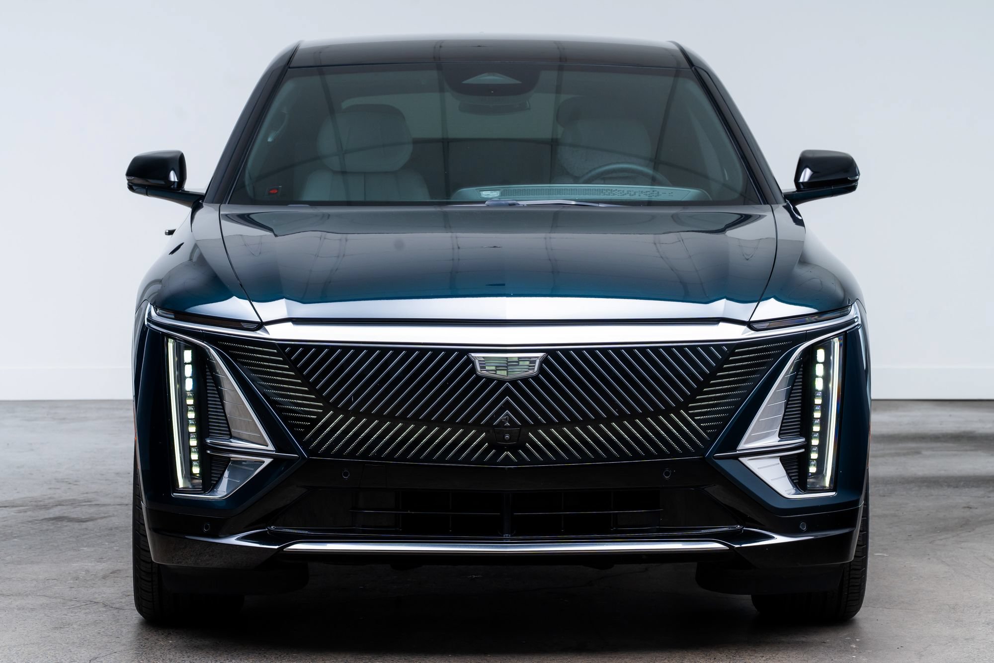 Used 2024 Cadillac Lyriq Luxury w/ LPO, Floor Liner Package AWD/4WD image 2