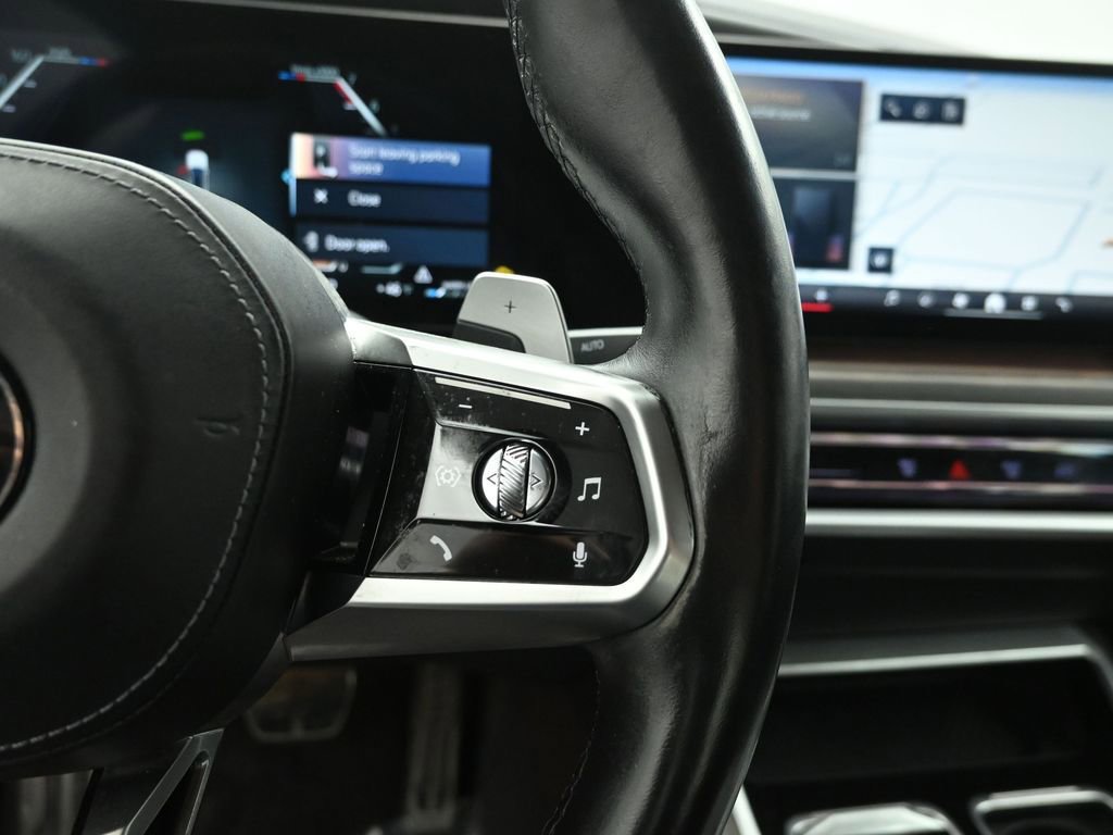 Used 2023 BMW 760i xDrive w/ Luxury Rear Seating Package image 18