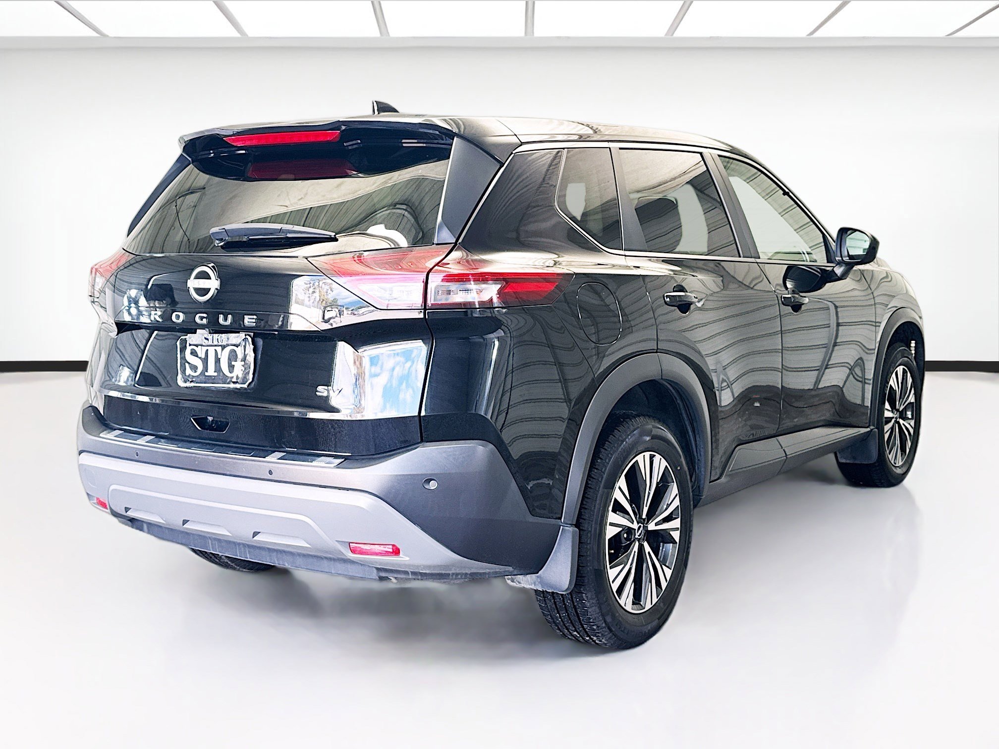 Used 2023 Nissan Rogue SV image 4