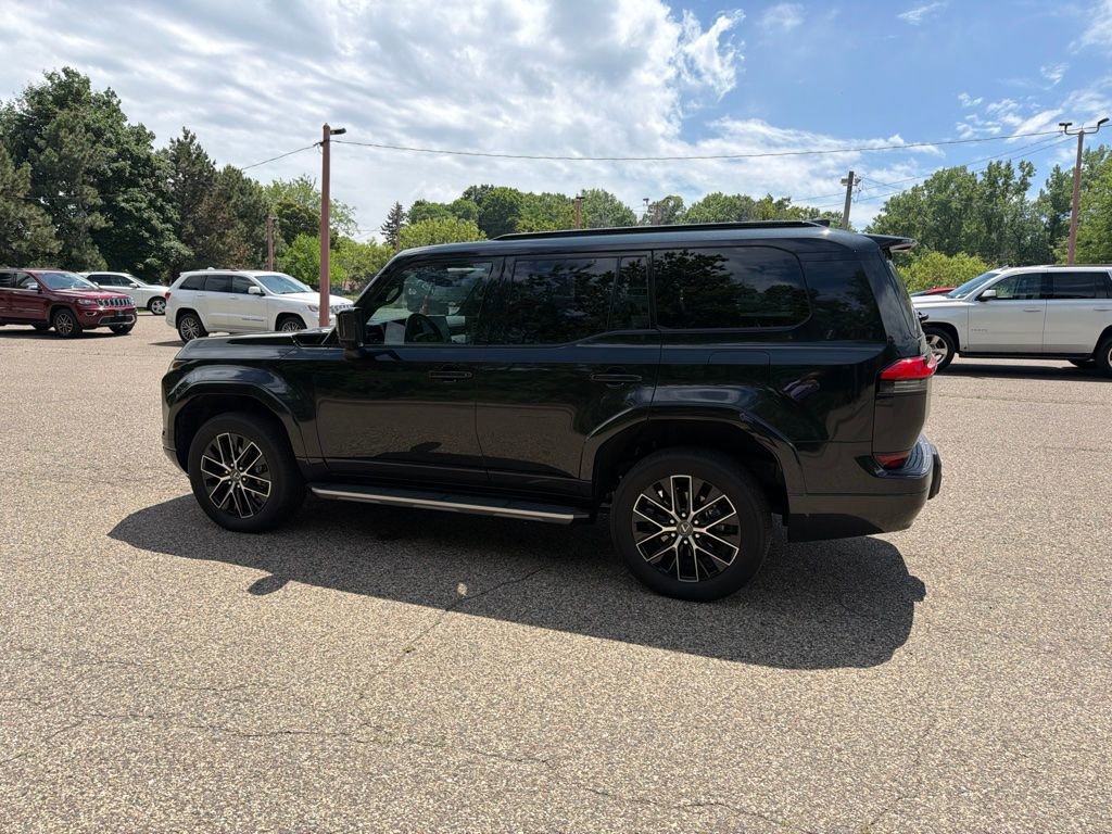 Used 2025 Lexus GX 550 w/ Accessory Package (2T) AWD/4WD image 12