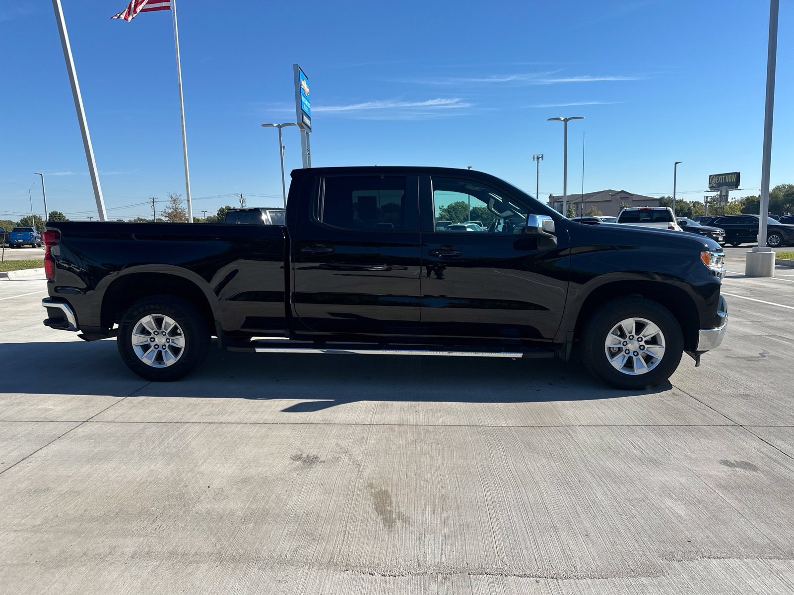 Used 2024 Chevrolet Silverado 1500 LT RWD image 7