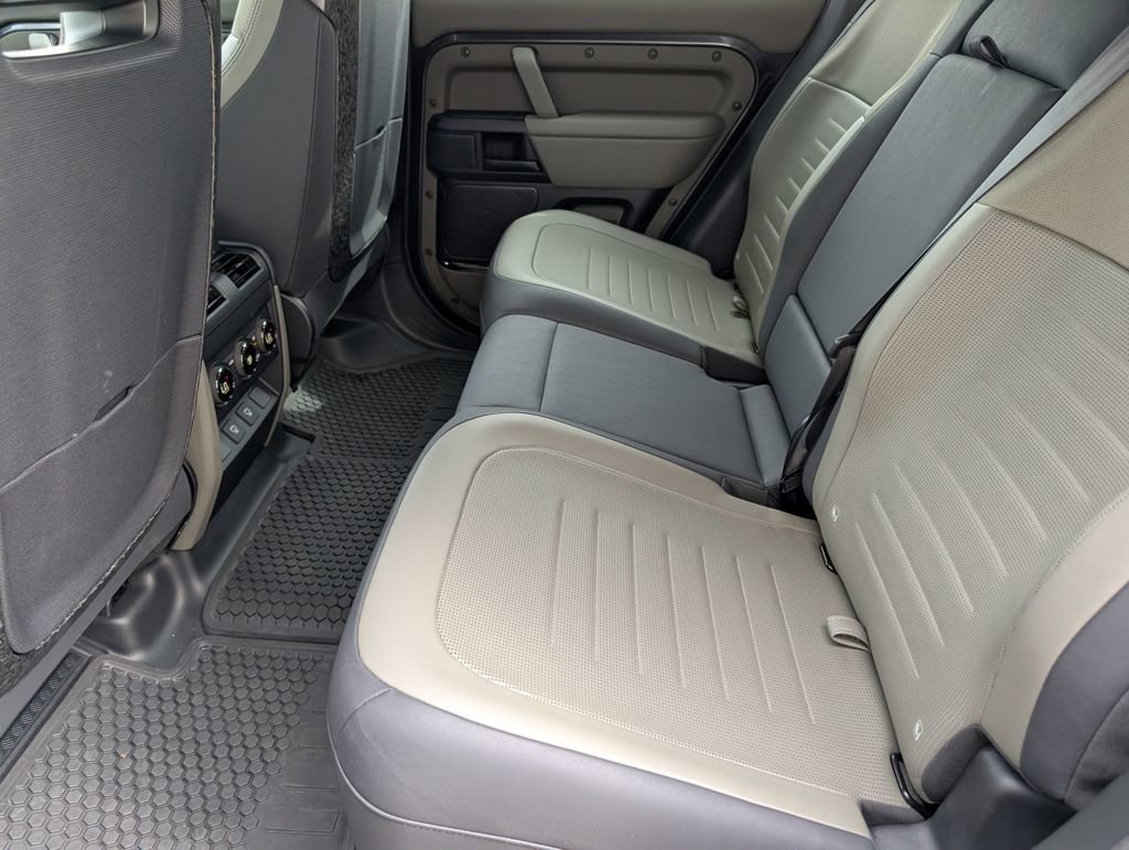 Certified 2025 Land Rover Defender 110 image 31