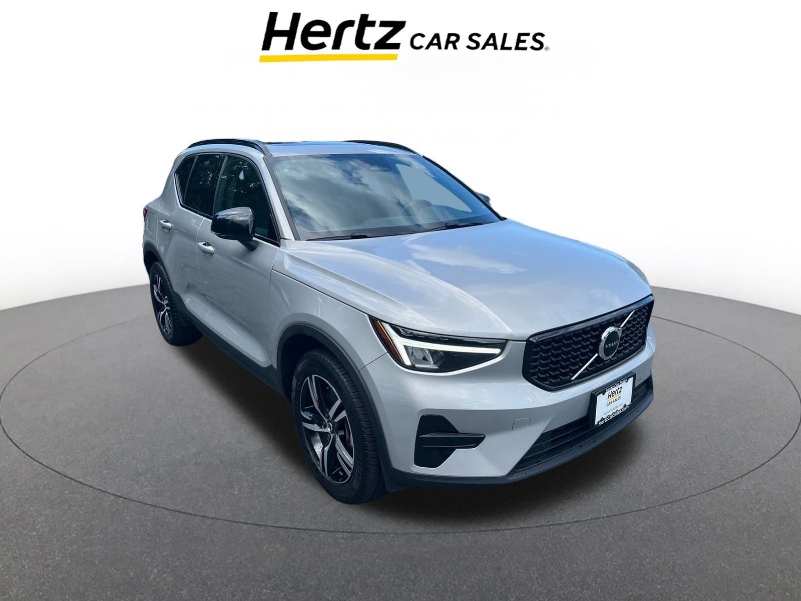 Used 2024 Volvo XC40 B5 Core image 1