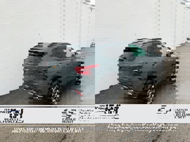 Used 2025 Chevrolet Trax LT image 4