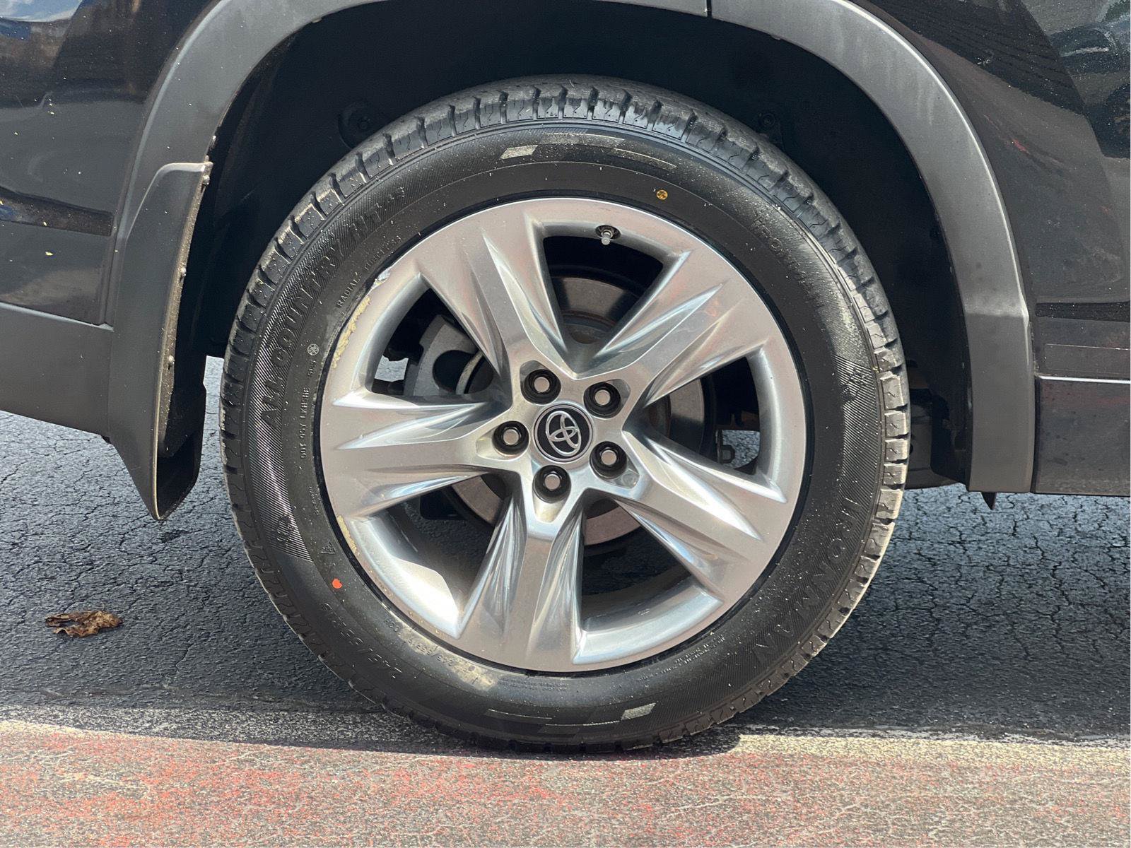 Used 2019 Toyota Highlander Limited AWD/4WD image 28