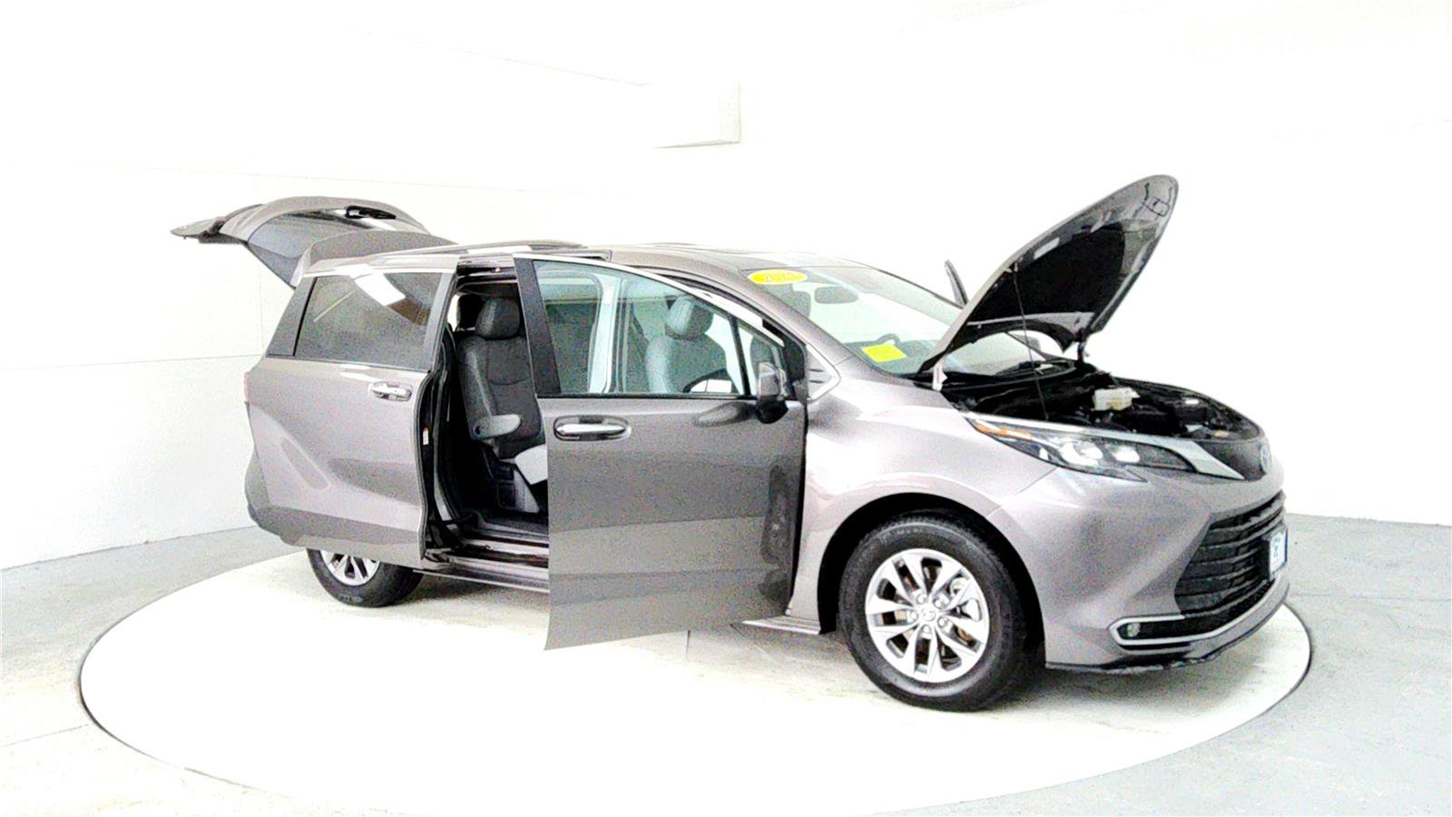 Used 2024 Toyota Sienna XLE image 12