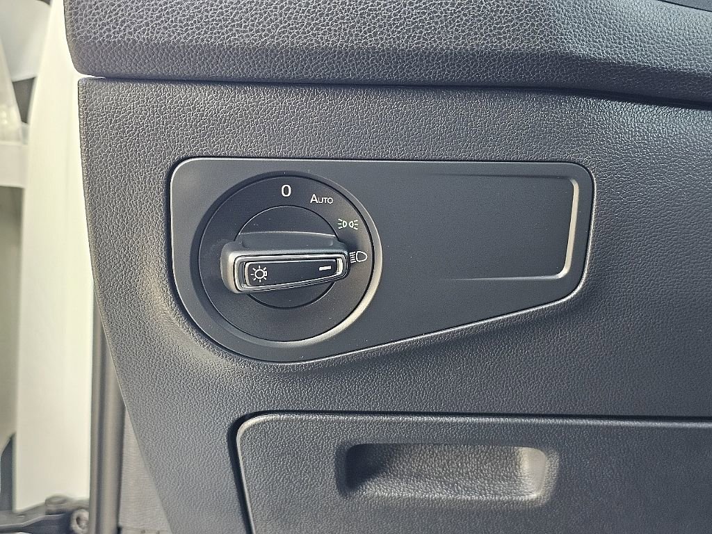 Used 2024 Volkswagen Tiguan SE R-Line image 28